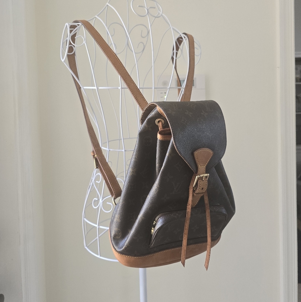 LOUIS VUITTON Montsouris MM Backpack Monogram Canvas - Picture 3 of 17